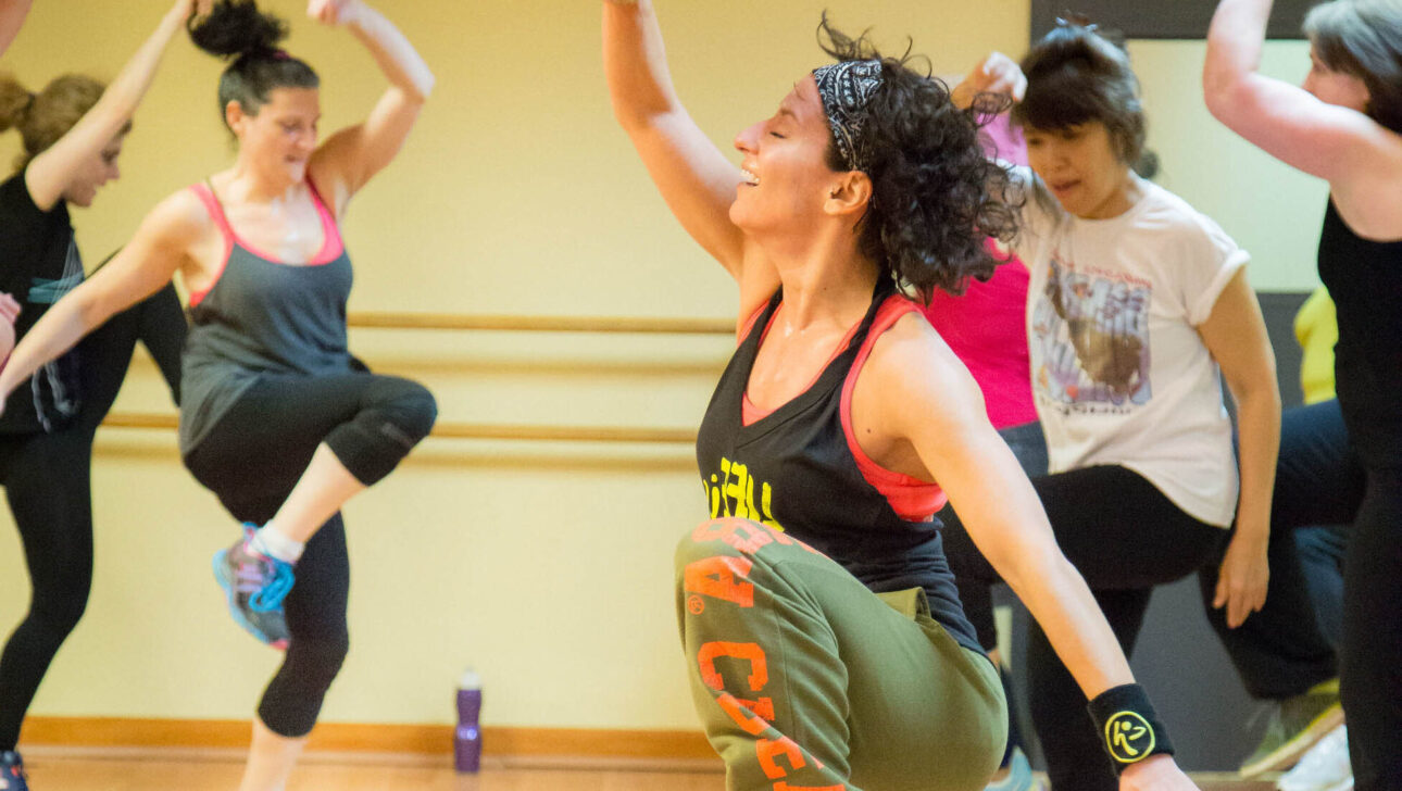 A group of people in a dance class.